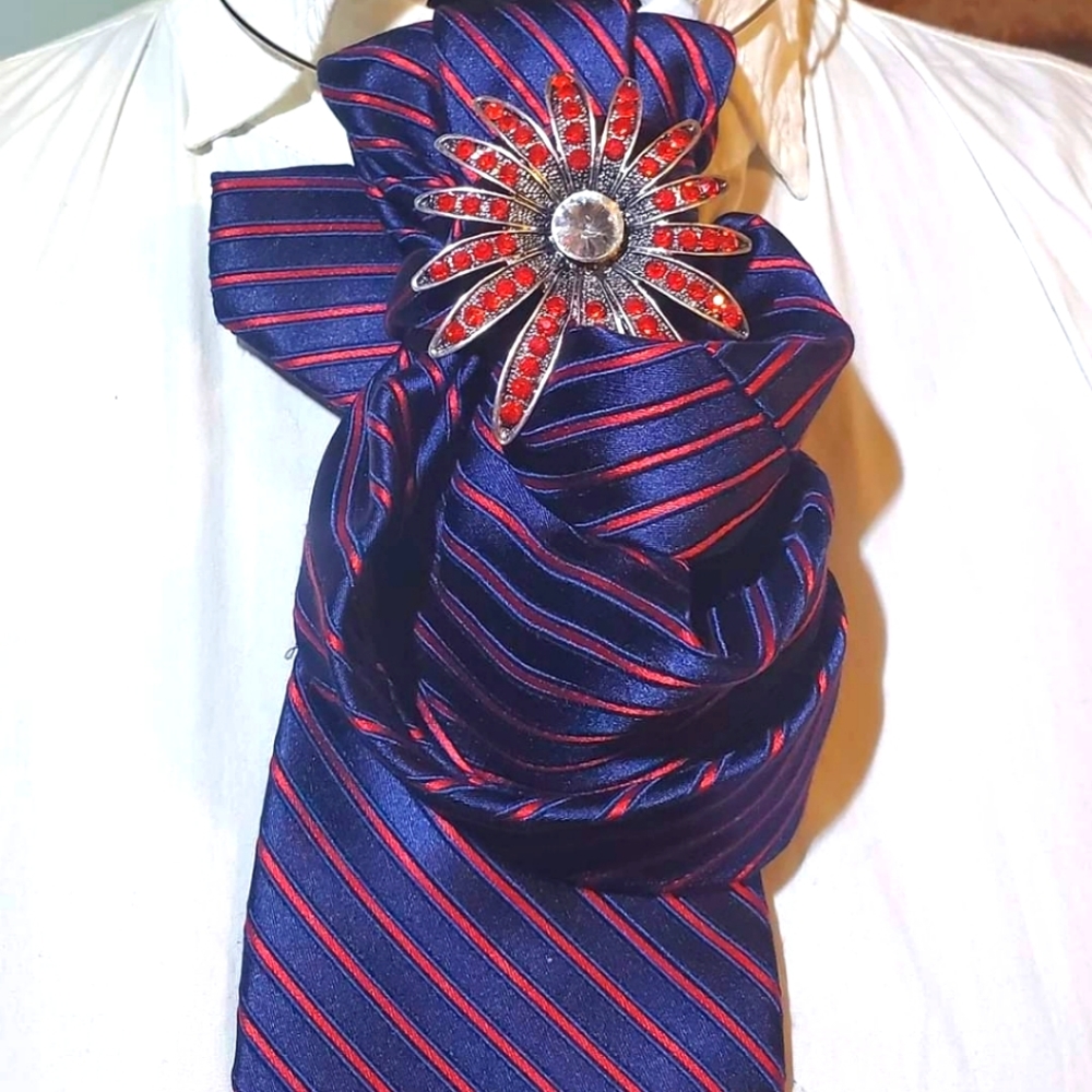 TIA Necktie Escarpe